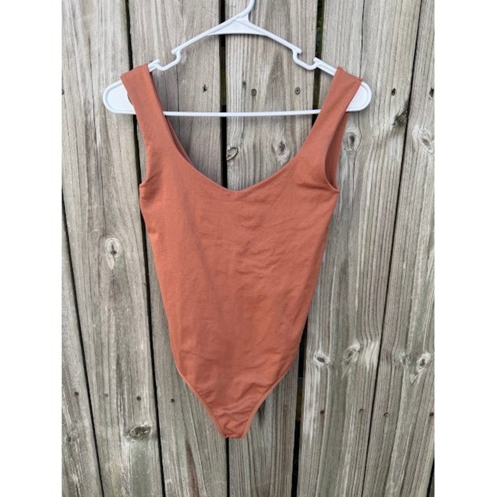 Minimalist Basics Aura Seamless Bodysuit S/M Rust Orange Scoop Neck Thong